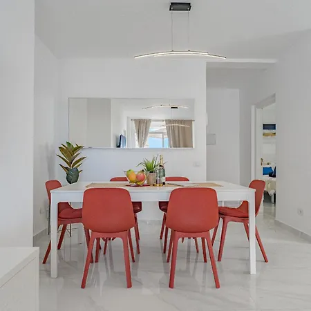 Happy Sabina Sea View