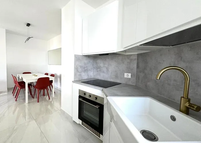 Happy Sabina Sea View