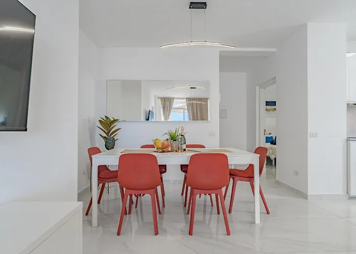 Happy Sabina Sea View